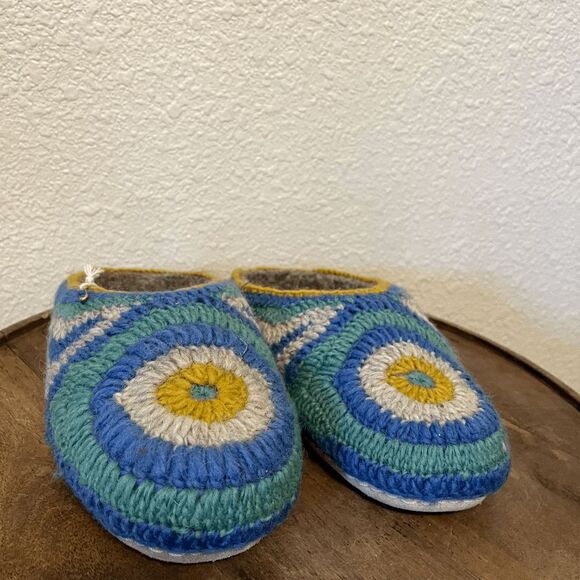 Handcrafted Blue and Green Wool Slippers - Picture 2 of 9